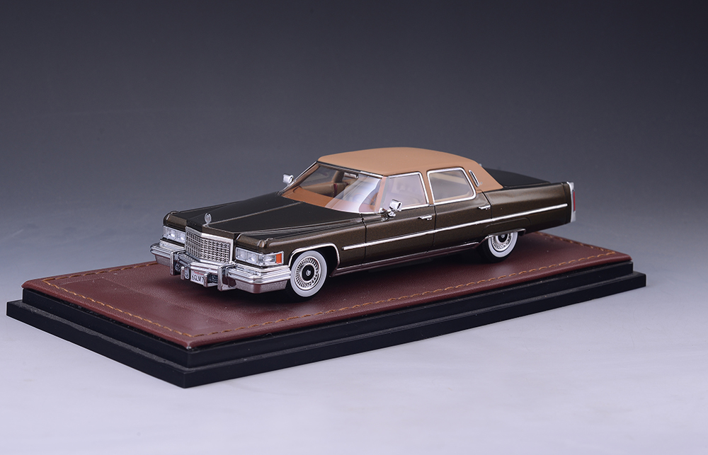 1976 Cadillac Fleetwood Brougham Brown .JPG