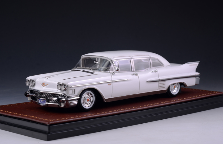 1/43 Cadillac Fleetwood 75 Limousine 1958 White