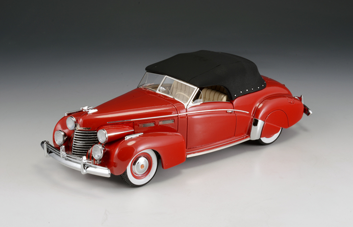 1/43 Cadillac Series 62 Victoria Cabriolet Closed 1940 Red