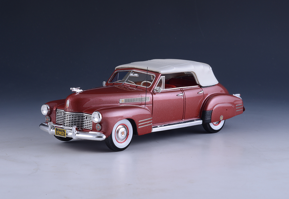 1/43 1941 Cadillac Series 62 Convertible Sedan Closed Red