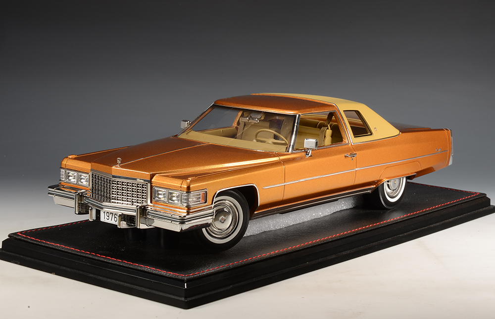 1/18 STM1976604 1976 Cadillac Coupe de Ville Amberlite Firemist